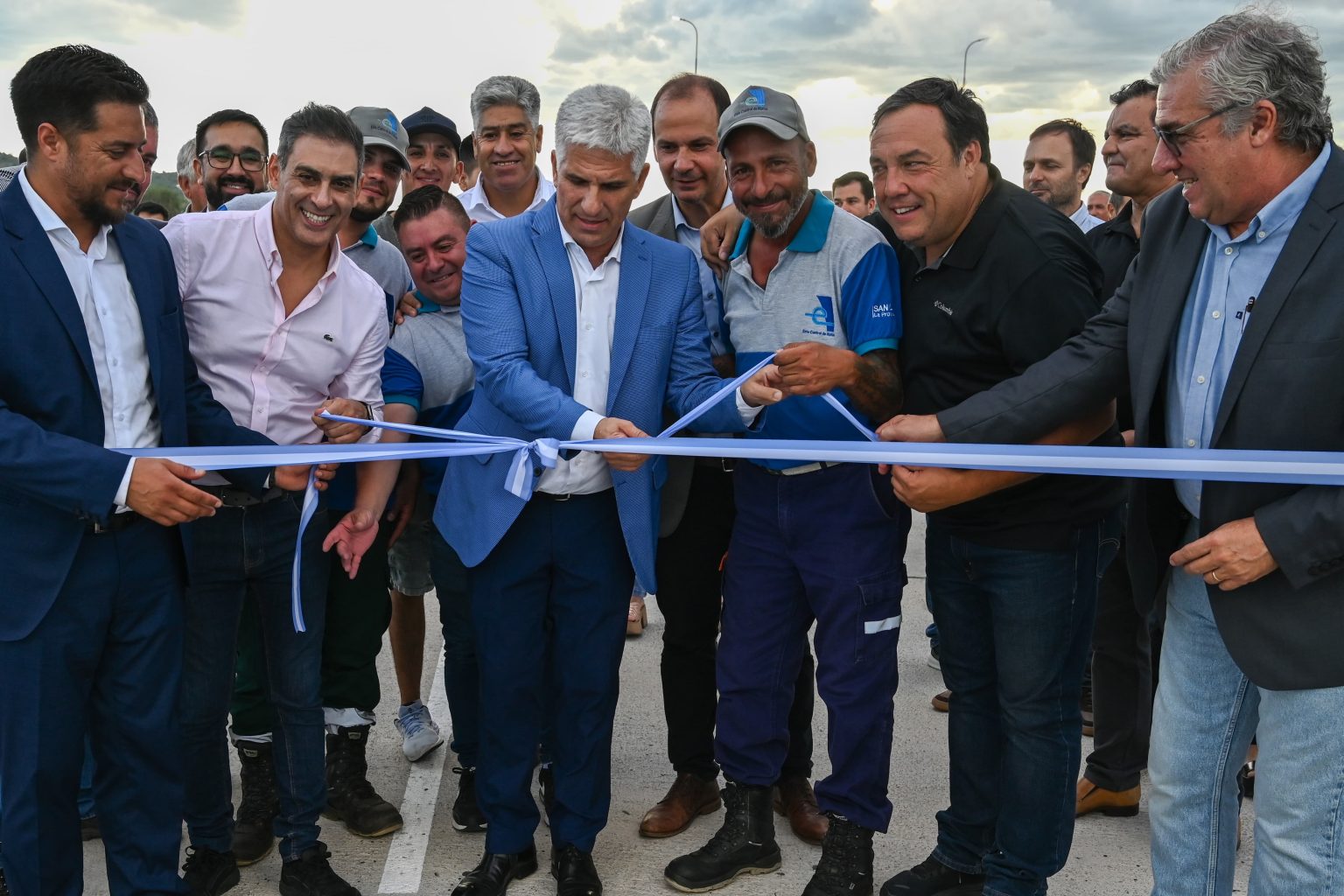 El Gobernador reinaguró el puente del Hospital Carrillo