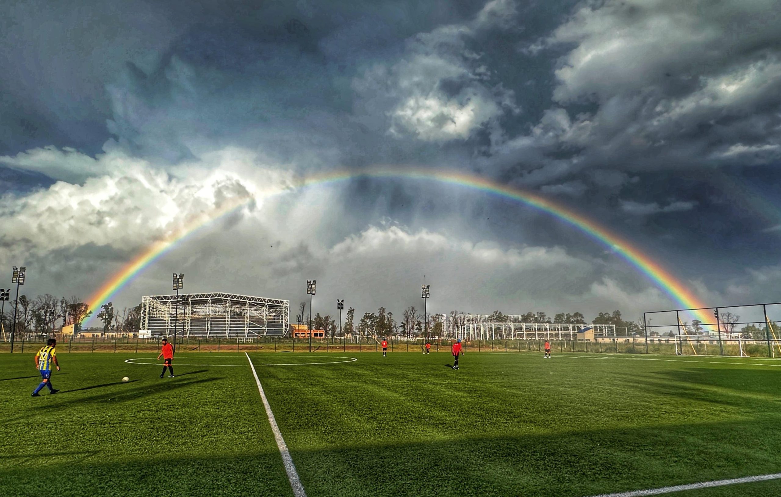 Villa Deportiva San Luis Lluvia Nublado arco iris