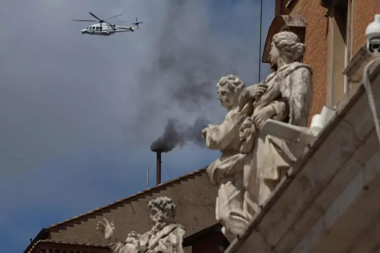 Cónclave humo negro