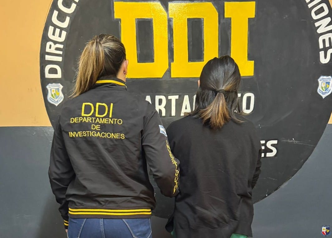 La mujer de 41 años fue detenida junto al hombre de 42. Habrían hecho la falsa denuncia para cobrar el seguro. Foto: Policía de San Luis.