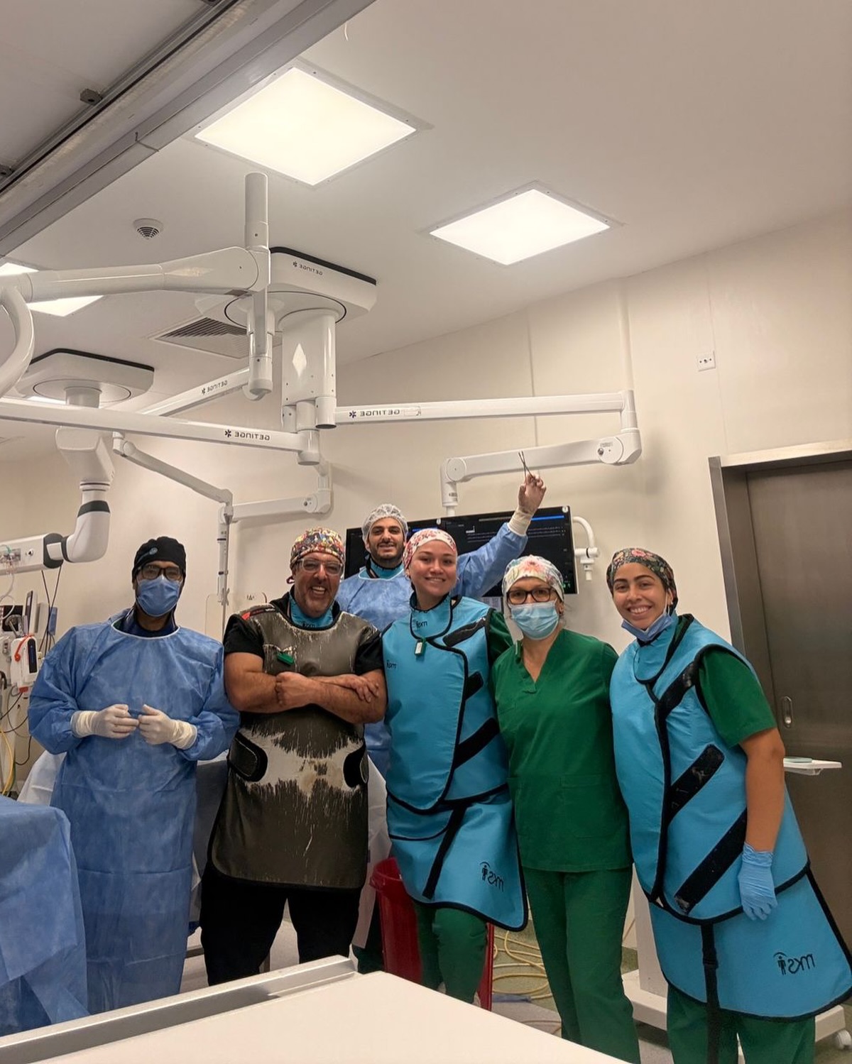 equipo médico del Hospital Central en procedimientos para prevenir ACV