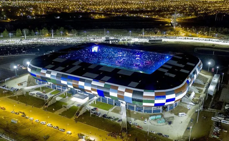 Estadio Único La Pedrera en Villa Mercedes durante un partido de Copa Argentina