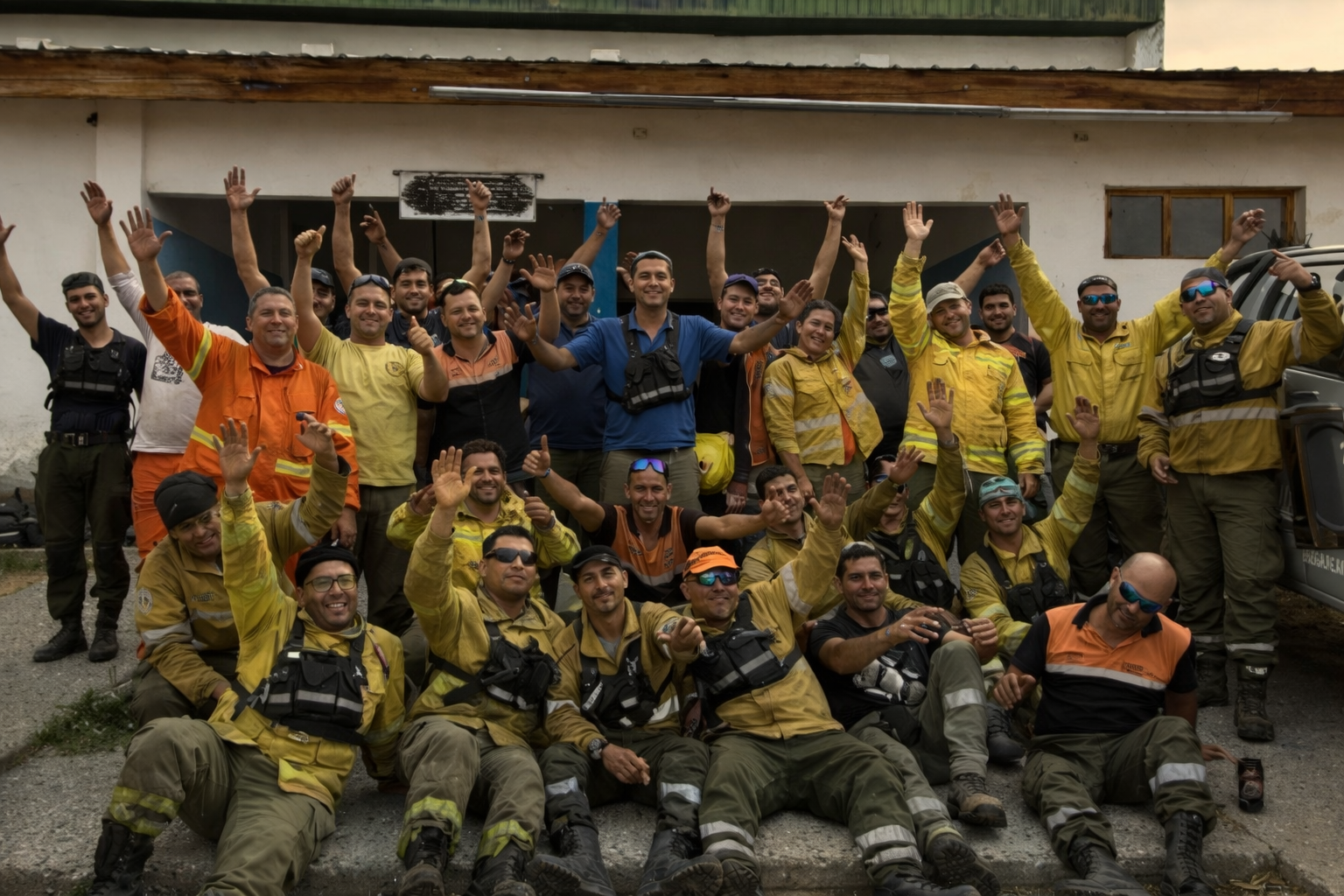 equipo de bomberos de El Fortín tras casi diez días de trabajo en incendios