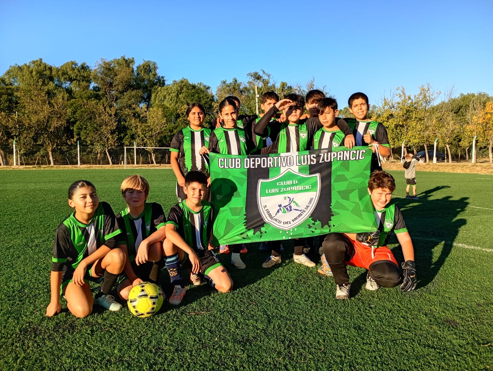 Los infantiles de Luis Zupanzic, de San Francisco del Monte de Oro, tuvieron su debut en Luján.